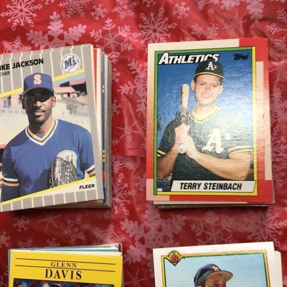 Baseball cards somewhere near 600 give or take a few - Picture 3 of 8